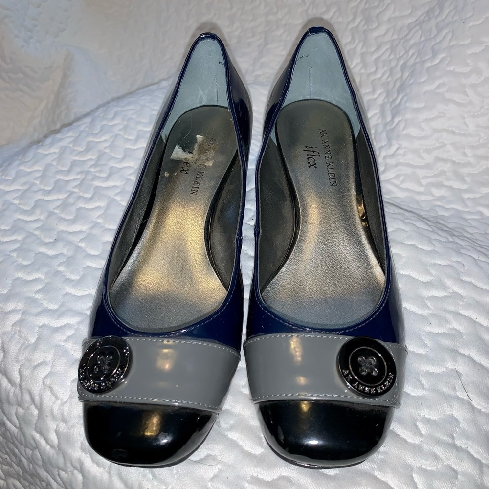 AK Anne Klein iFlex Navy + Gray Patent Pumps 👠 W7